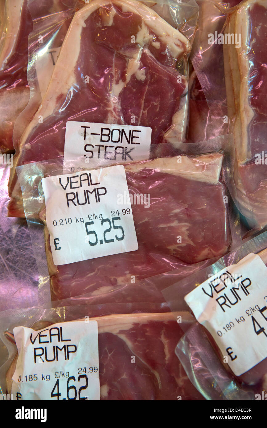 Kalbfleisch-Rumpsteak in einem Metzger-shop Stockfoto