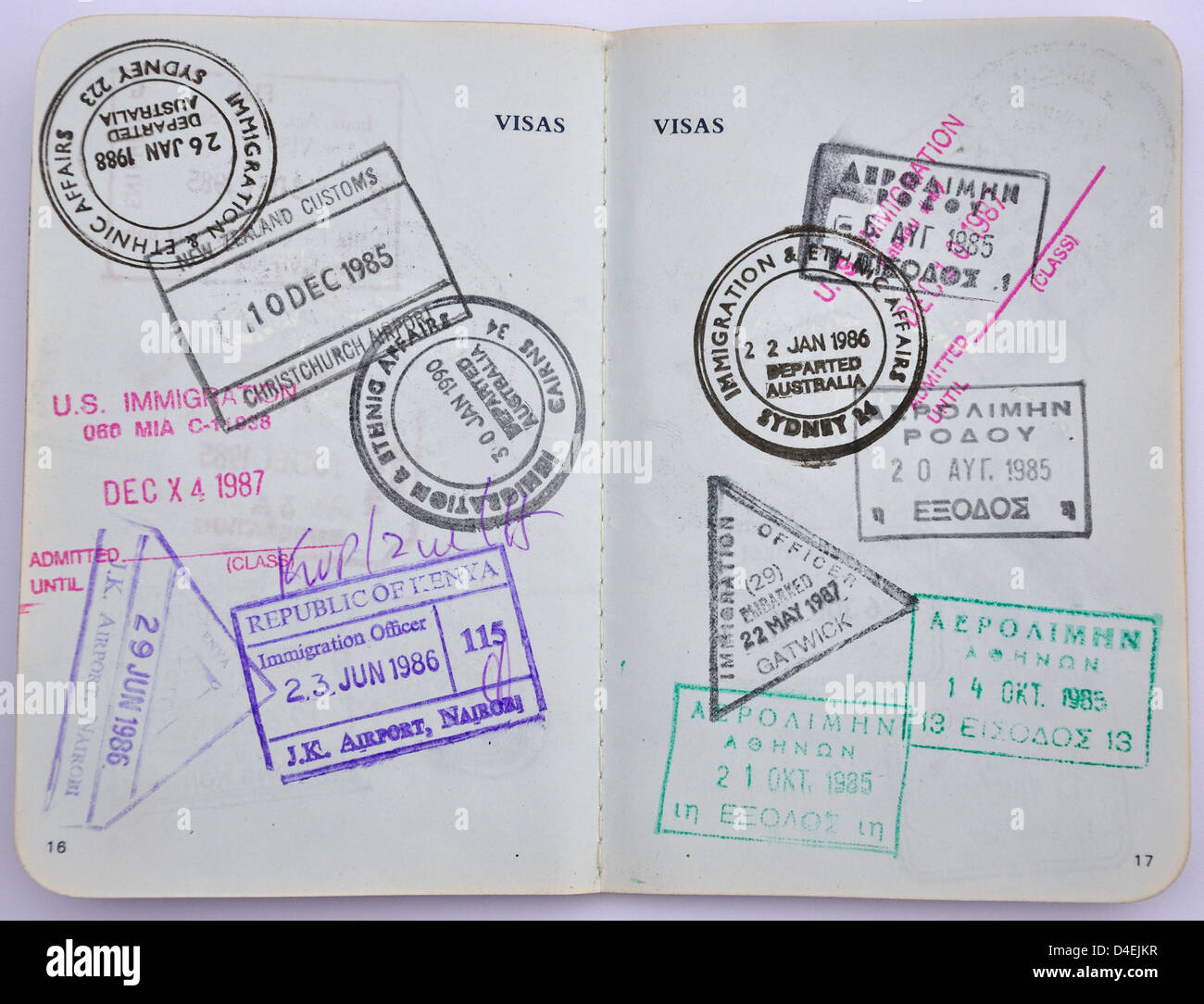 Stillleben von Briefmarken in einem Reisepass, Surrey, England, Vereinigtes Königreich Stockfoto