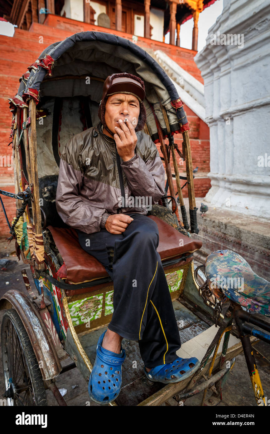 Nepalesische Rikscha-Fahrer Rast, Kathmandu, Nepal Stockfoto