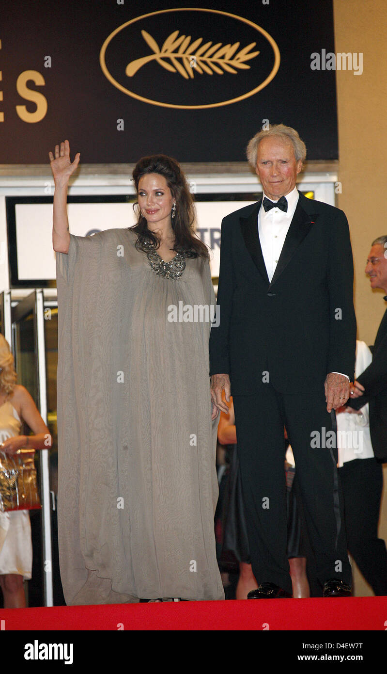 US-Schauspielerin Angelina Jolie und Regisseur Clint Eastwood lassen die Premiere von "The Exchange" Palais des Festivals bei den 61. Filmfestspielen in Cannes, Frankreich, 20. Mai 2008. Foto: Hubert Boesl Stockfoto
