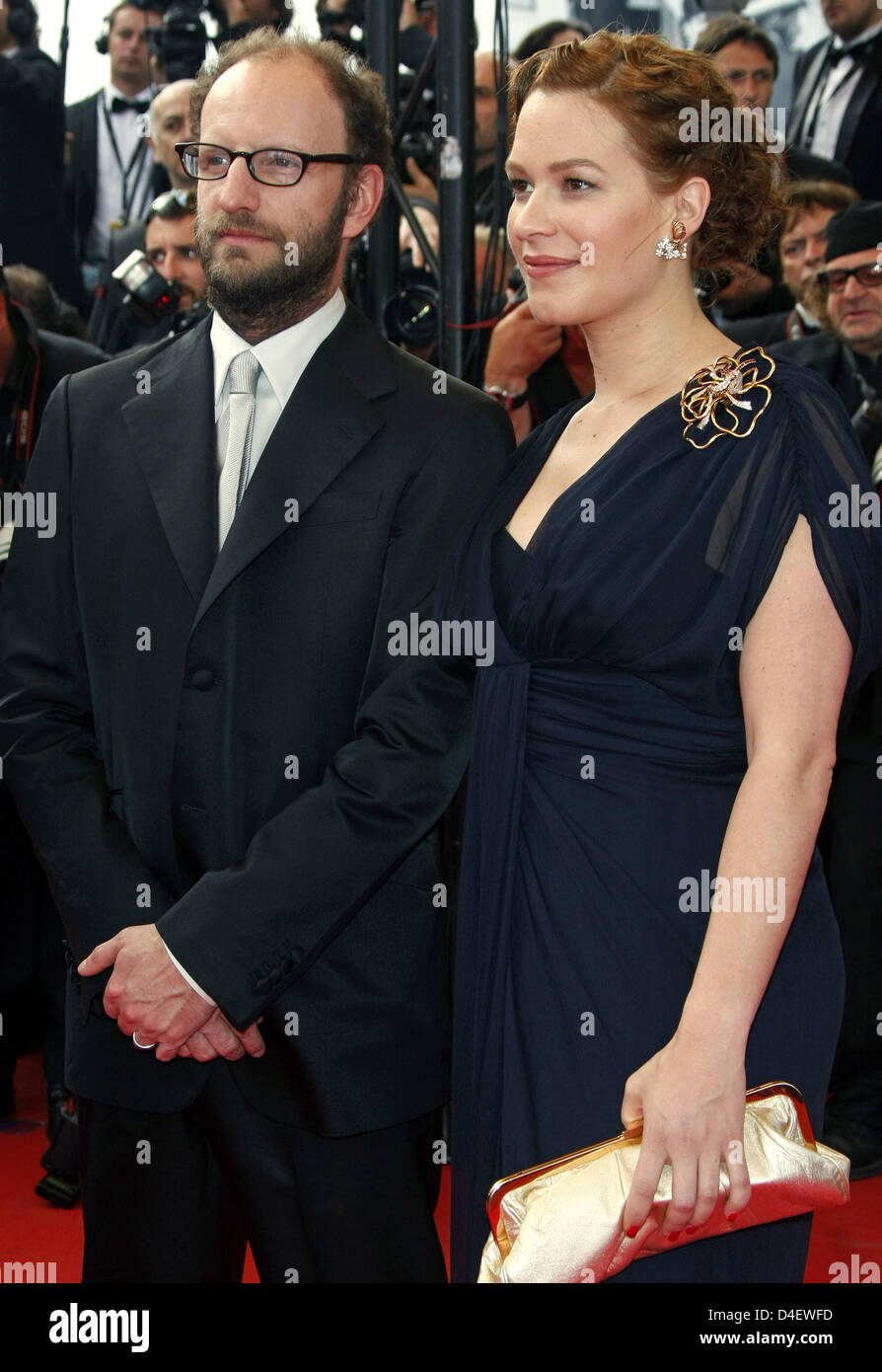 Regisseur Steven Soderbergh und Schauspielerin Franka Potente kommen für die Premiere von "Che" läuft im Wettbewerb der 61. Filmfestspiele von Cannes in Cannes, Frankreich, 21. Mai 2008. Foto: Hubert Boesl Stockfoto