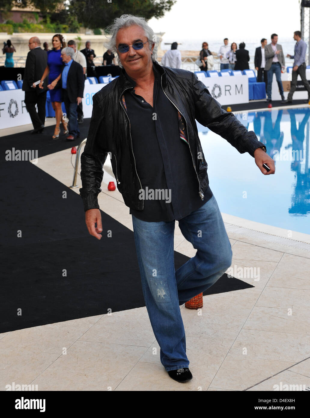 Italienische Flavio Briatore, Teamchef des Renault F1 Teams, posiert vor einer Fashion-Show in Monte Carlo, Monaco, 23. Mai 2008. Die Formel 1 Grand Prix von Monaco 2008 wird in das Fürstentum Straßen am 25 Mai stattfinden. Foto: GERO BRELOER Stockfoto