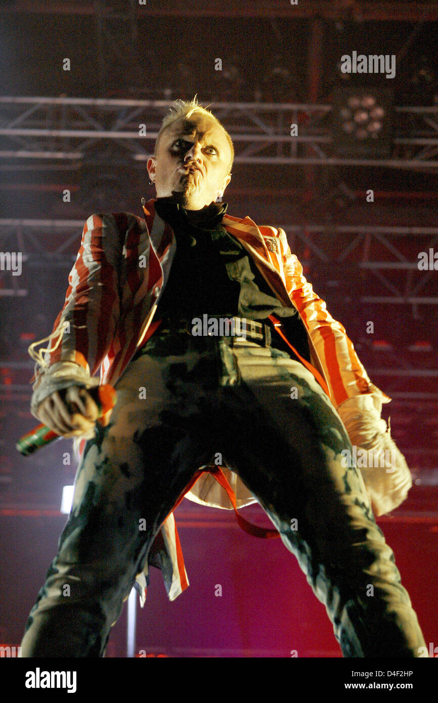 Sänger der britischen Crossover-Band "The Prodigy", Keith Flint, durchführt während das jährliche Open-Air-Musikfestival "Rock Im Park" in Nürnberg, 7. Juni 2008. Die dreitägige Veranstaltung mit 60.000 Besuchern und 90 Bands enden am 08 Juni durchführen. Foto: Daniel Karmann Stockfoto