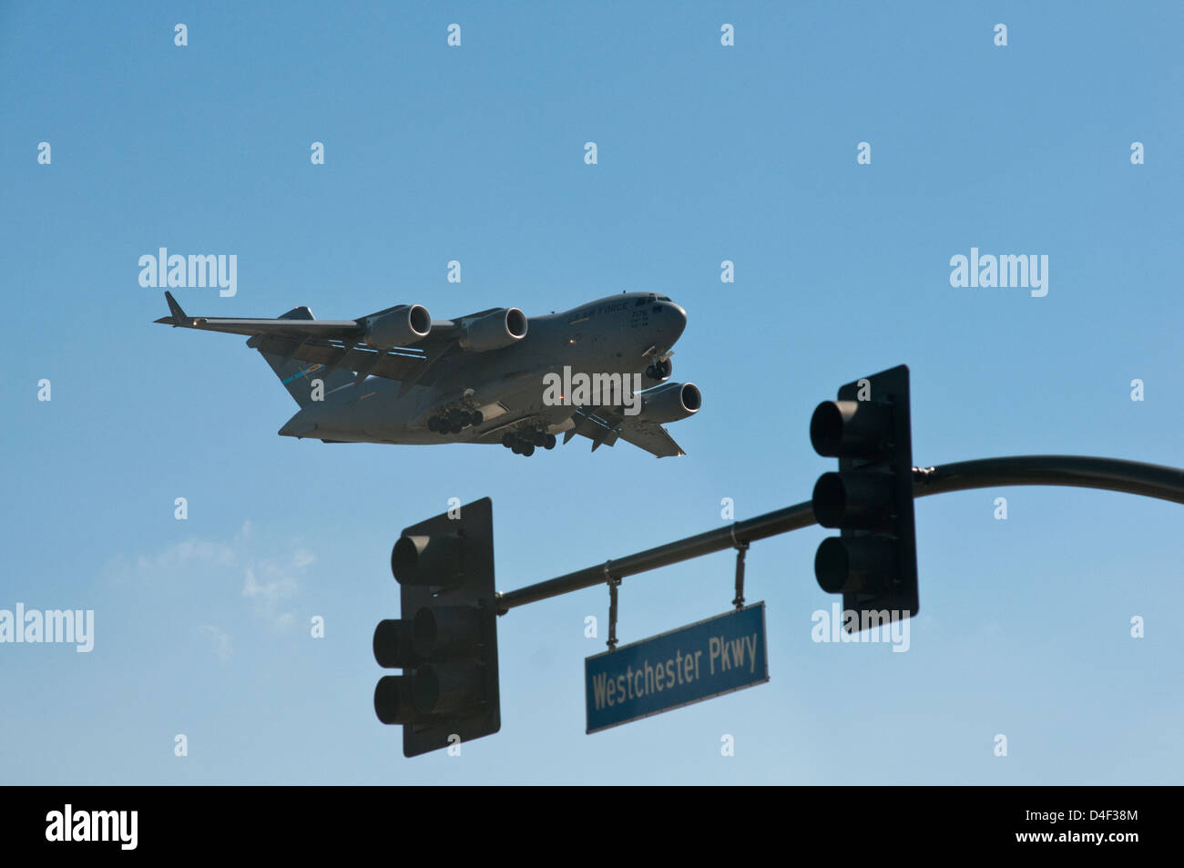 Los Angeles, USA, Air Force, ein Flugzeug Tiefflug Stockfoto