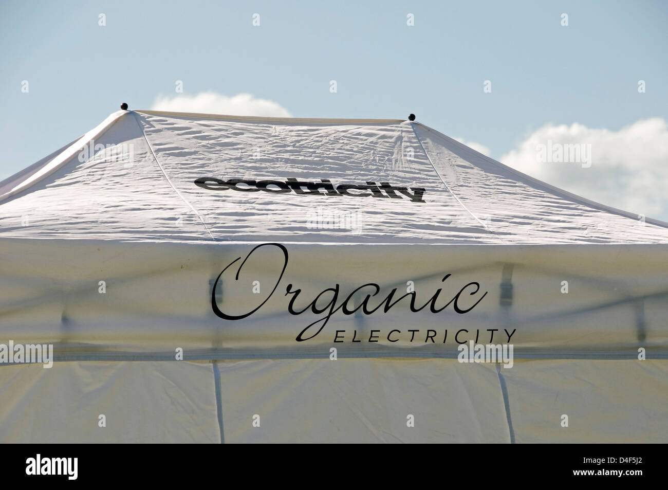 Ecotricity -Organic Electricity auf Zelt gedruckt, Camden jetzt London Green Fair, England Großbritannien Stockfoto