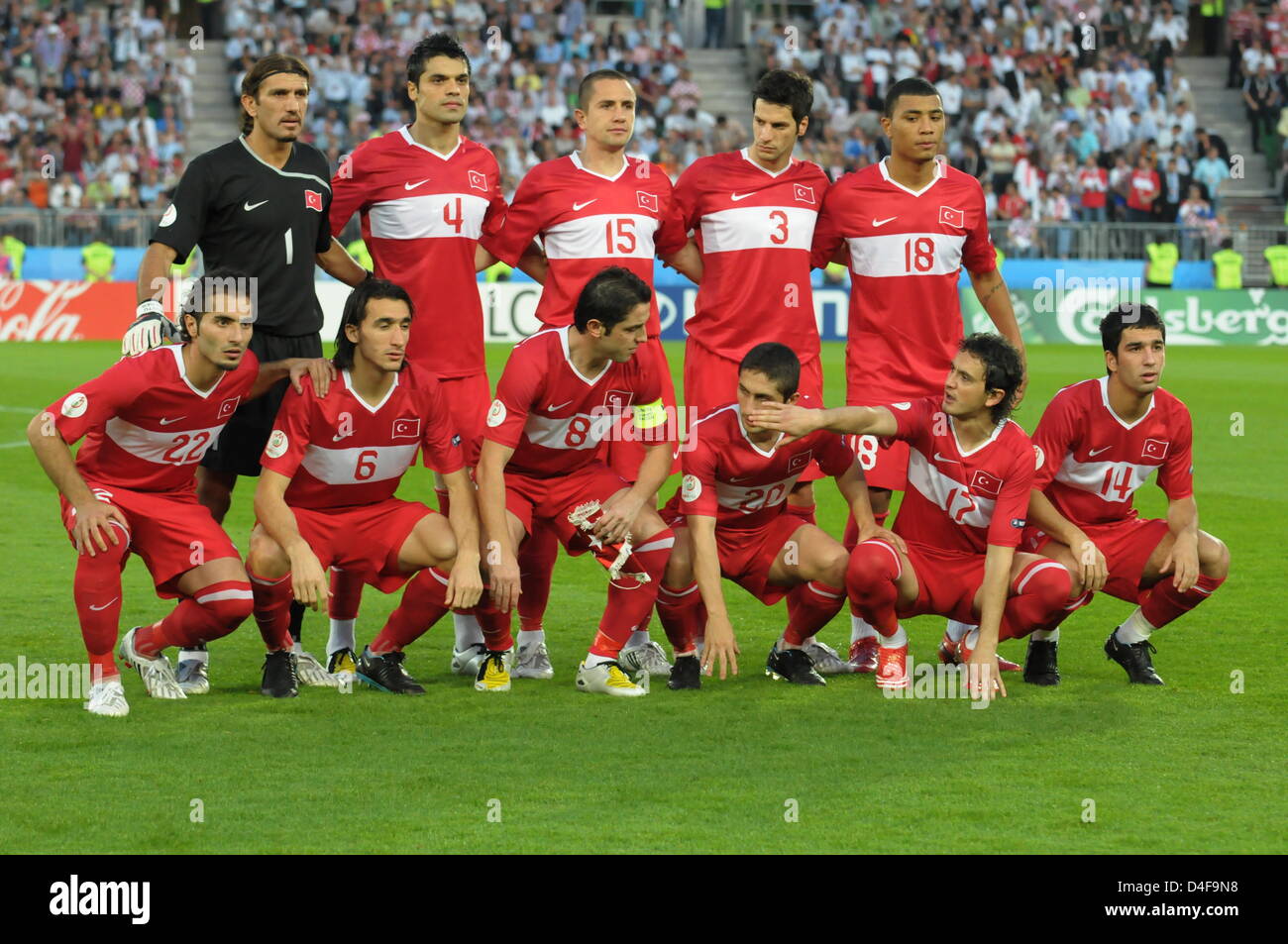 TürkeiFußballTeamPlayer (wieder LR) Ruestue Recber, Goekhan Zan
