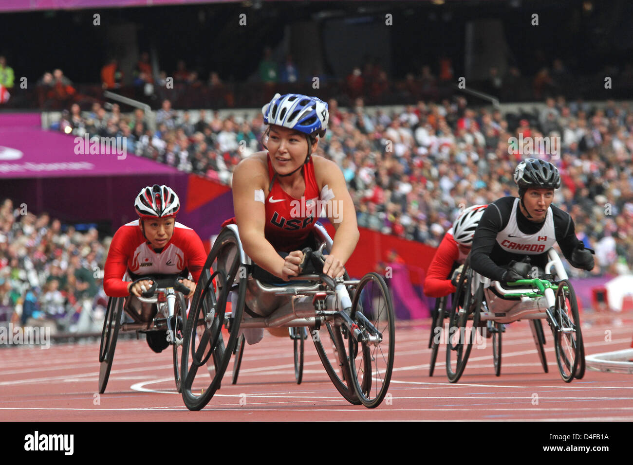 Shirley Reilly der USA nach Silber in der Womens 5000m T54 im Olympiastadion in London 2012 Paralympischen Spiele zu gewinnen. Stockfoto