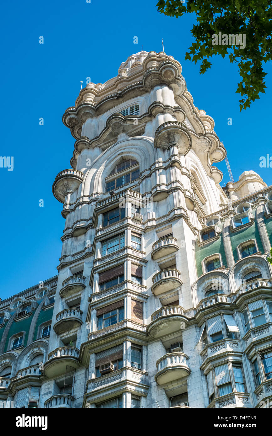 BUENOS AIRES - ca. NOVEMBER 2012: Fassade des Palacio Barolo, ca. November 2012. Das Gebäude ist Wahrzeichen der Stadt, befindet sich an der Avenida de Mayo, als es gebaut wurde, war das höchste Gebäude in Stadt und Südamerika. Stockfoto