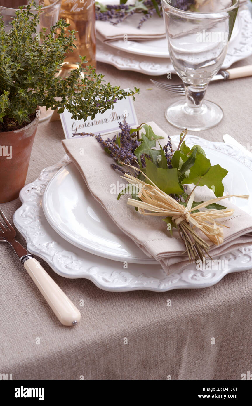 Tischdekoration für die Hochzeitsfeier Stockfoto