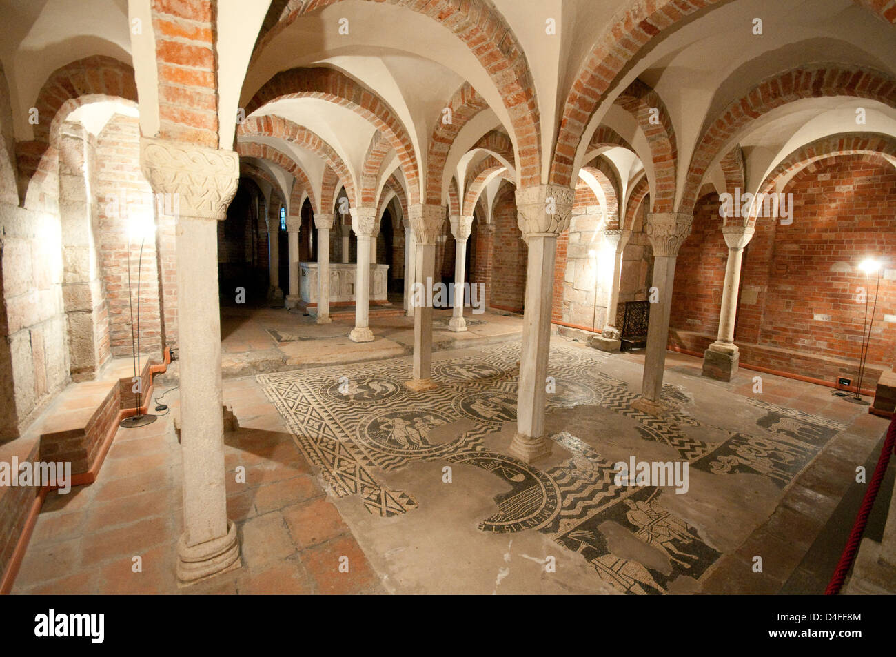 Italien, Emilia Romagna, Piacenza, Basilika San Savino, Mosaik-Fußböden in Krypta Stockfoto