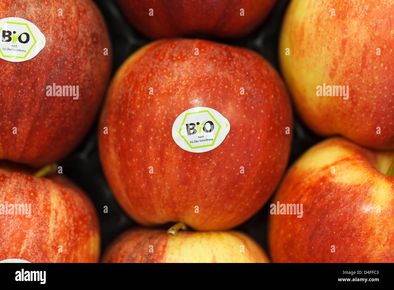 Berlin, Deutschland, Äpfel mit EU-Bio-Logo auf der Fruit Logistica 2011 Stockfoto