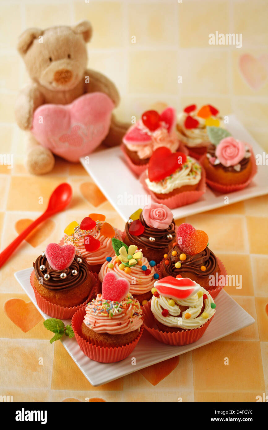 Verlieben Sie sich in Liebe Cupcakes. Rezept zur Verfügung. Stockfoto