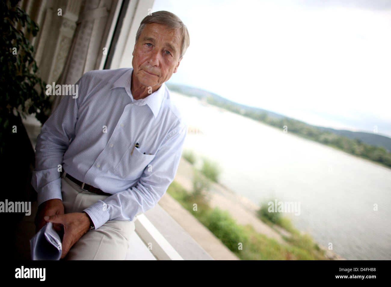 Der ehemalige Bundesminister für Arbeit und Wirtschaft und ehemaligen hochrangigen Mitglied der deutschen Sozialdemokratischen Partei (SPD), Wolfgang Clement gesehen vor seiner Presseerklärung in Bonn, Deutschland, 7. August 2008. Herr Clemens unterliegt einer innerparteilichen Ausgrenzung Aktion. Jetzt sagte er, er bereute seine Bemerkungen am 27. Januar 2008 (kurz vor der Hessen Staat Elecetions) vi Stockfoto