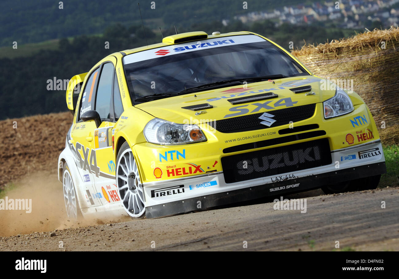 Finnische Toni Gardemeister und sein Co-pilot Tomi Tuominen in Aktion in ihrem Suzuki SX4 WRC während "Shake Down" der ADAC Rallye Deutschland in Mesenich in der Nähe von Trier, Deutschland, 14. August 2008 gesehen. "Rallye Deutschland" verfügt über 19 Legs bis Sonntag, 17. August 2008. Foto: HARALD TITTEL Stockfoto