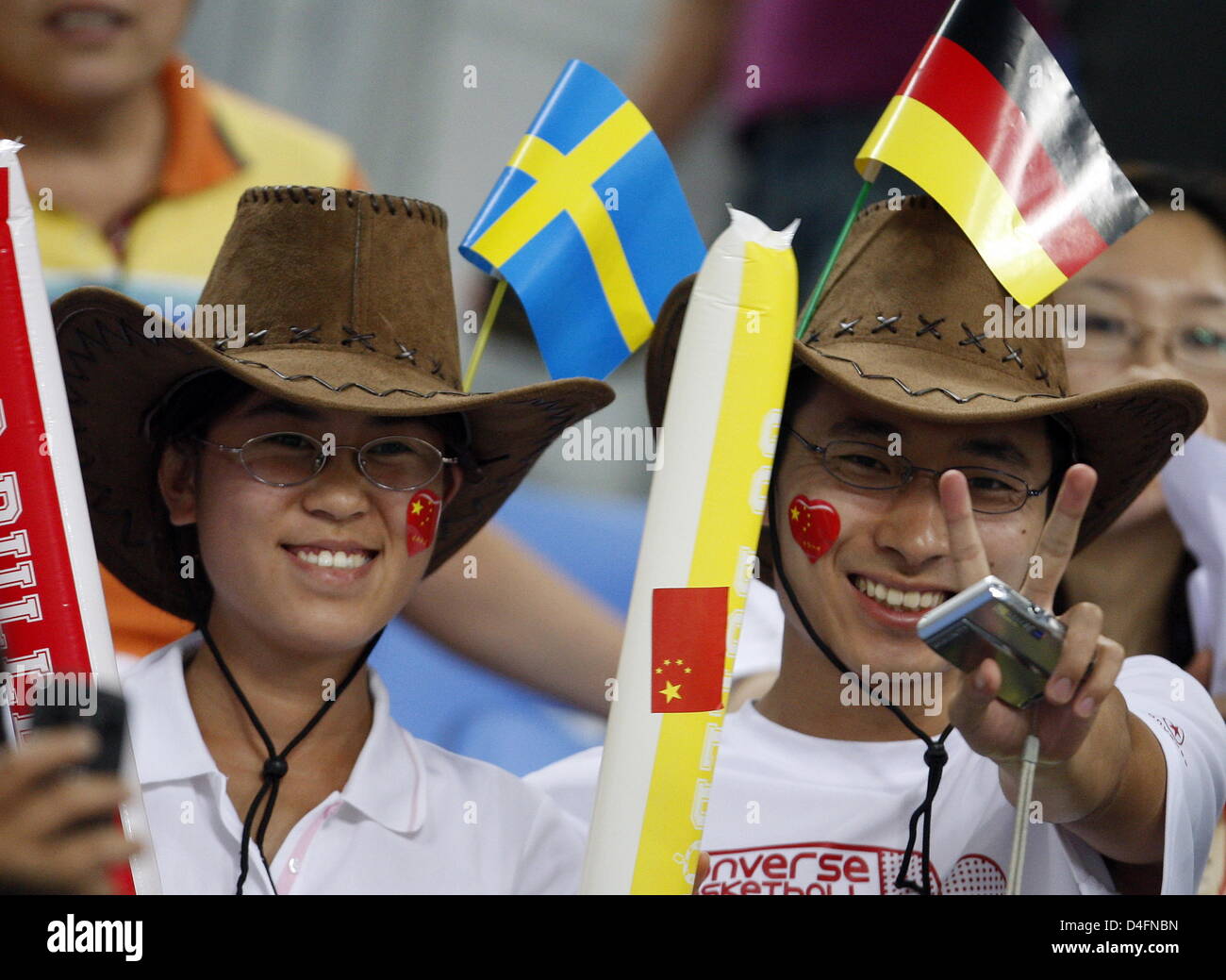 Chinesische Zuschauer sind auf der Tribüne gesehen, bevor die Frauen Viertelfinale Fußballspiel 21 zwischen Schweden und Deutschland im Olympiastadion in Shenyang während den 2008 Olympischen Spiele in Peking, China, 15. August 2008. Foto: Marcus Brandt ## #dpa### Stockfoto