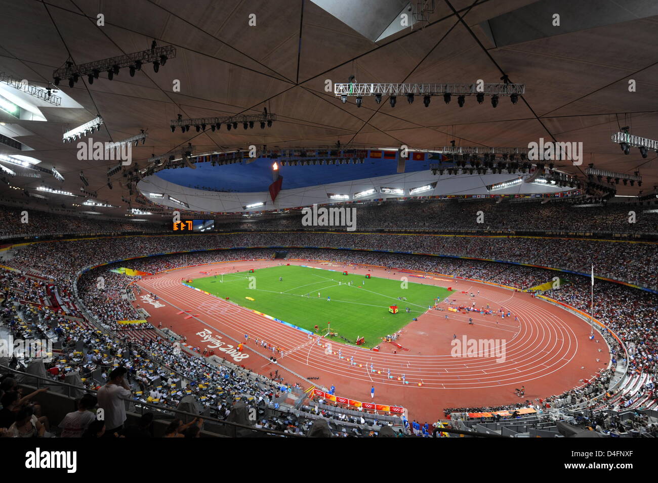 Althletes während des Track-Wettbewerbs an der nationalen Stadion Vogelnest von den Olympischen Spielen 2008 in Peking, China, 16. August 2008 abgebildet. Foto: Karl-Josef Hildenbrand Stockfoto