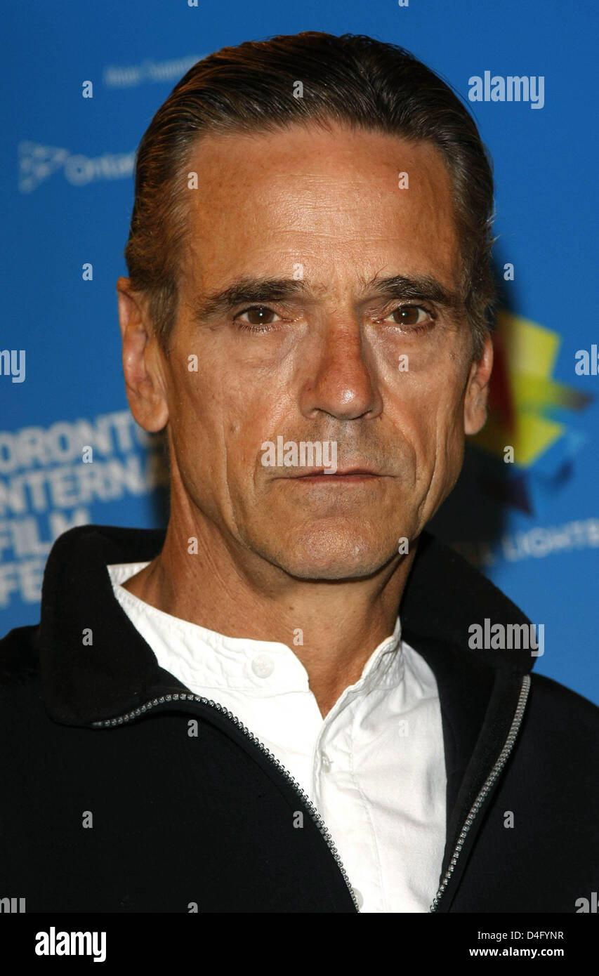 Britischer Schauspieler Jeremy Irons ist auf der Pressekonferenz seines Films "Appaloosa" während der 2008 Toronto International Film Festival im Hotel Sutton Place in Toronto, Kanada, 5. September 2008 abgebildet. Foto: Hubert Boesl Stockfoto