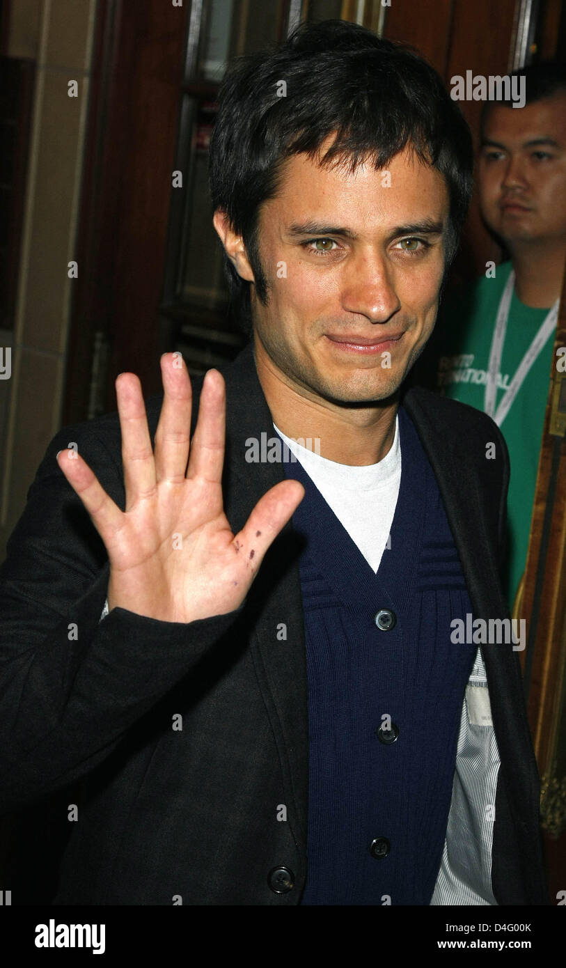 Schauspieler Gael Garcia Bernal kommt bei der Premiere des Films "Blindheit" während der 2008 Toronto International Film Festival im Elgin Theatre in Toronto, Kanada, 6. September 2008. Foto: Hubert Boesl Stockfoto