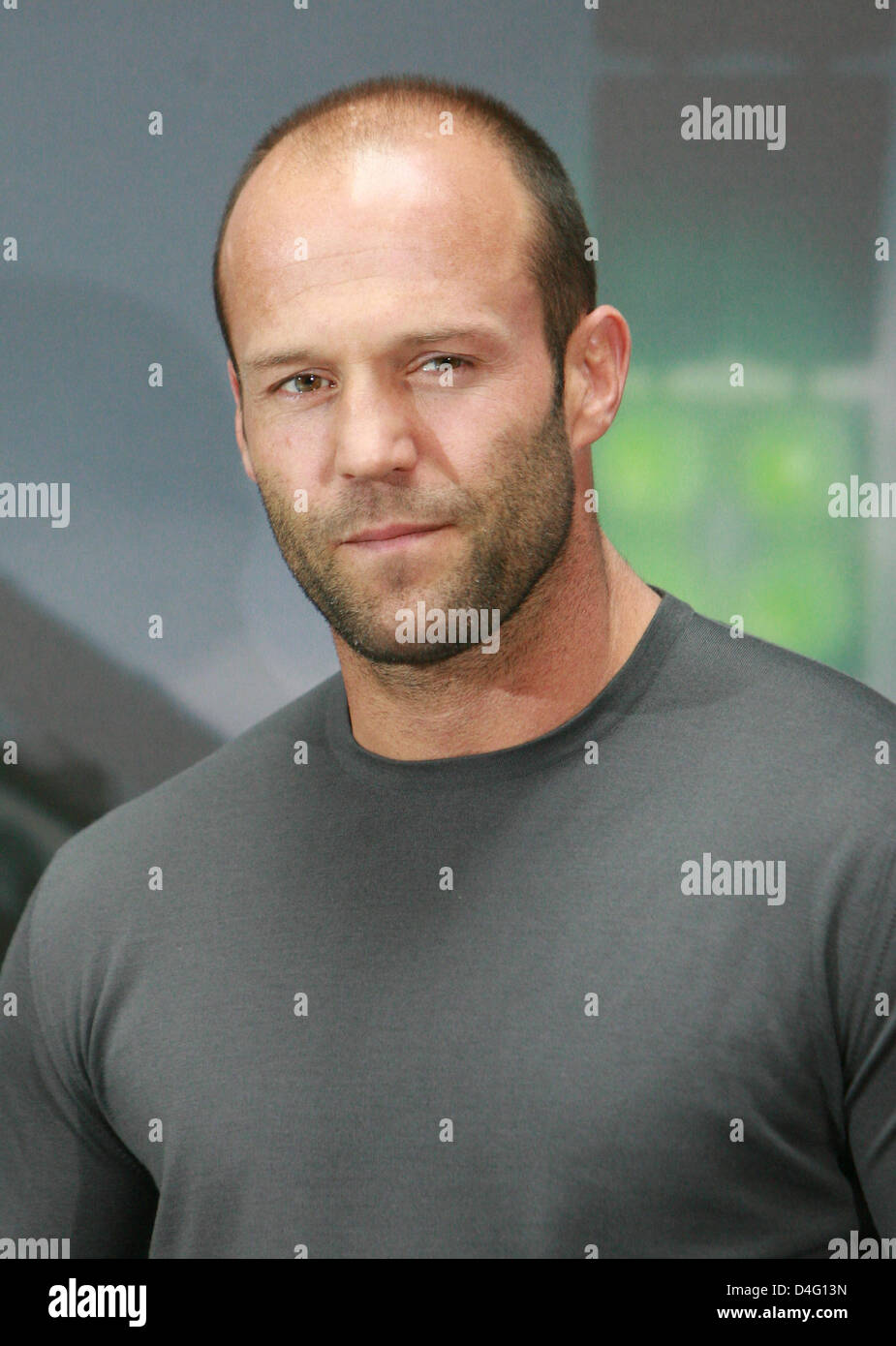 Britischer Schauspieler Jason Statham stellt beim Photocall zum Film "Death Race" in Berlin, Deutschland, 11. September 2008. Das Remake von Müll classic 'Tod Rennen 2000", in denen Gefangene ein Gefängnis-Rennen teilnehmen in den deutschen Kinos am 27. November 2008 premiere. Foto: JENS KALAENE Stockfoto