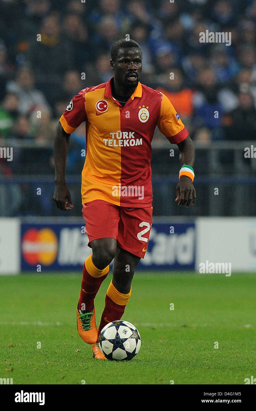 Veltins arena emmanuel eboue Fotos und Bildmaterial in hoher