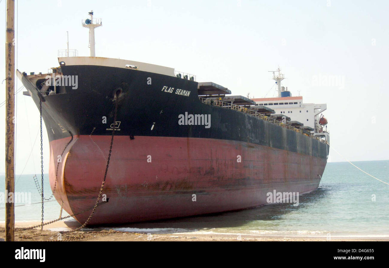 Große Schiff Flagge Seemann zum brechen bei Giddani Schiff brechen Hof in Hub auf Mittwoch, 13. März 2013 Stockfoto