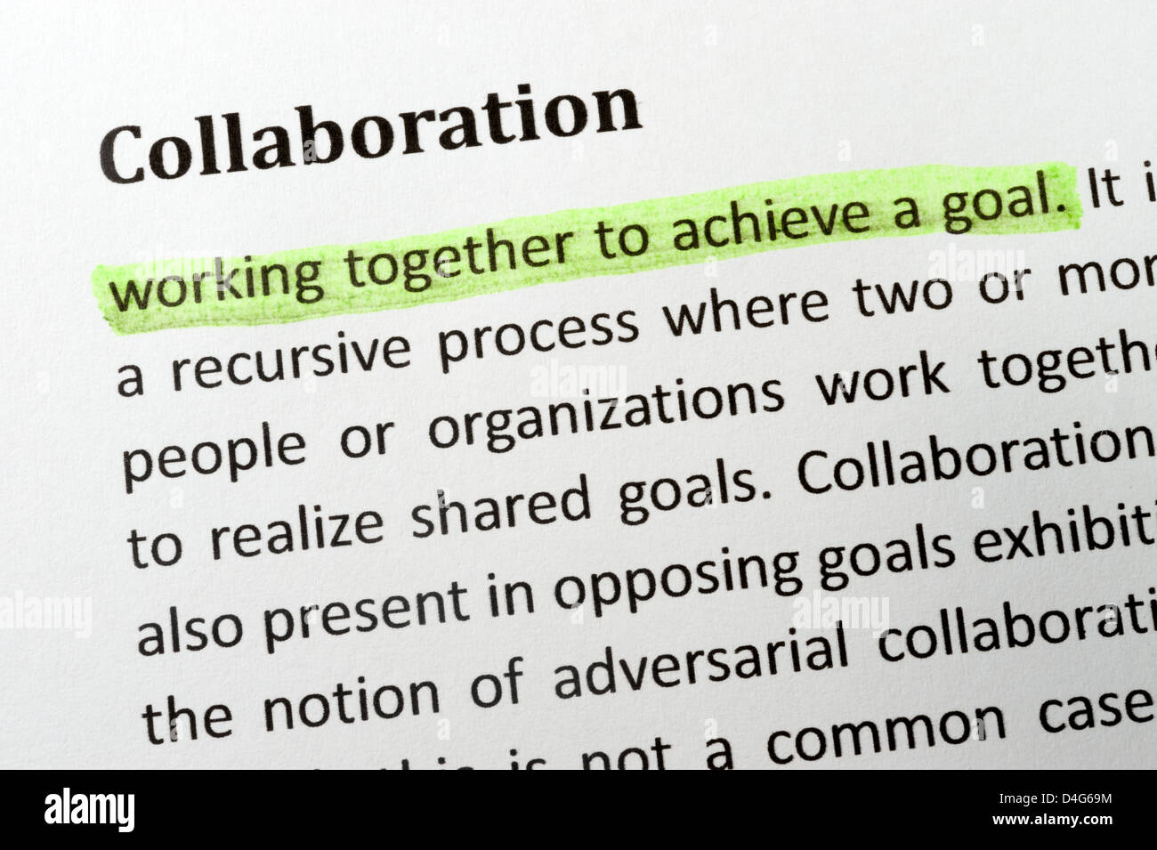 Zusammenarbeit-Element auf dem Papier mit einem Textmarker Stockfoto