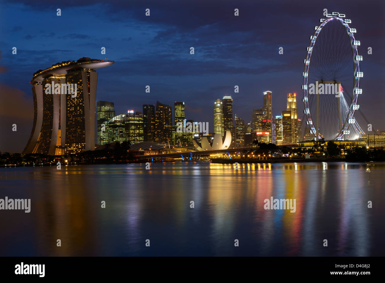 Skyline von Singapur in der Abenddämmerung, Singapur Stockfoto