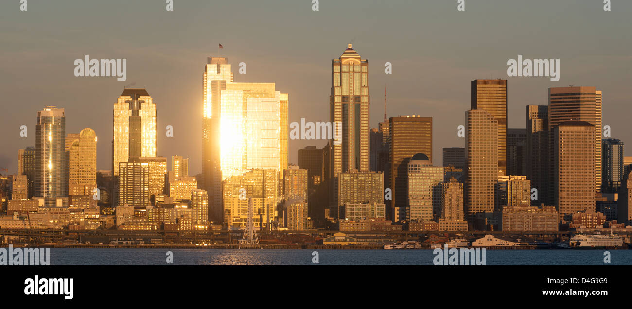 Winter Sonnenuntergang Skyline von Downtown Seattle, Washington Stockfoto