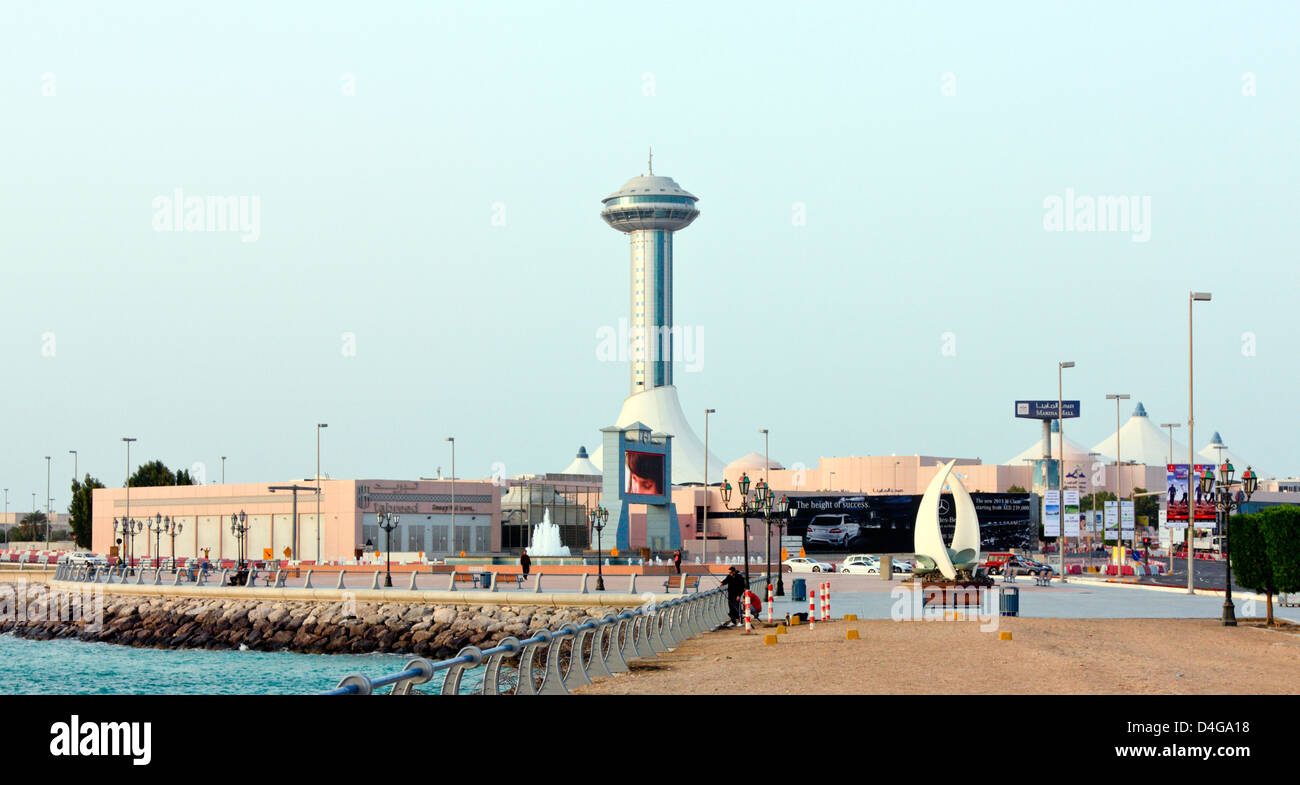 Marina-Turm in der Mitte der Marina Shopping Mall, Abu Dhabi, VAE Stockfoto