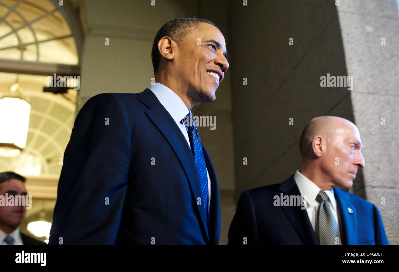US-Präsident Barack Obama, betritt links, mit US Haus Clubmeister Paul D. Irving, rechts, das Kapitol in Washington, D.C. am Mittwoch, 13. März 2013, Republican Conference Chairman im Haus zu treffen. . Bildnachweis: Molly Riley / Pool über CNP Stockfoto