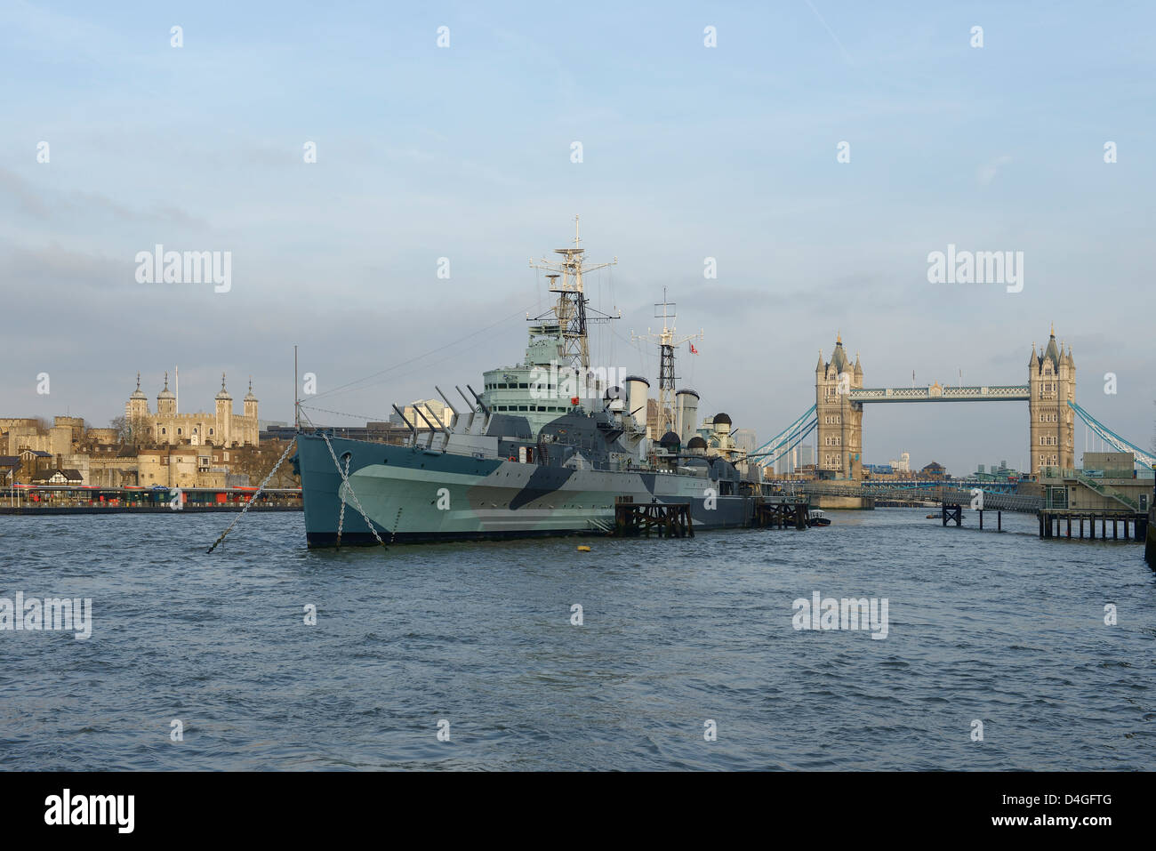 Die HMS Belfast Tower of London und Tower Bridge London UK Stockfoto