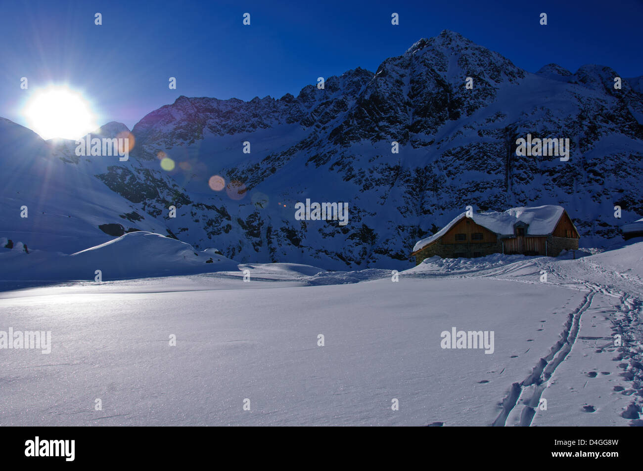 Winter Schneelandschaft an der Winnebachsee Hütte (2362 m). Stubaier Alpen, Tirol, Österreich. Stockfoto