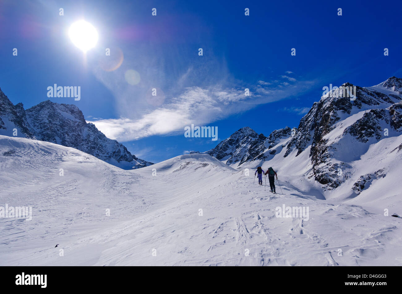 Zwei Ski-Alpinisten auf dem Schnee bedeckt Langentaler Ferners (Gletscher). Stubaier Alpen, Tirol, Österreich Stockfoto