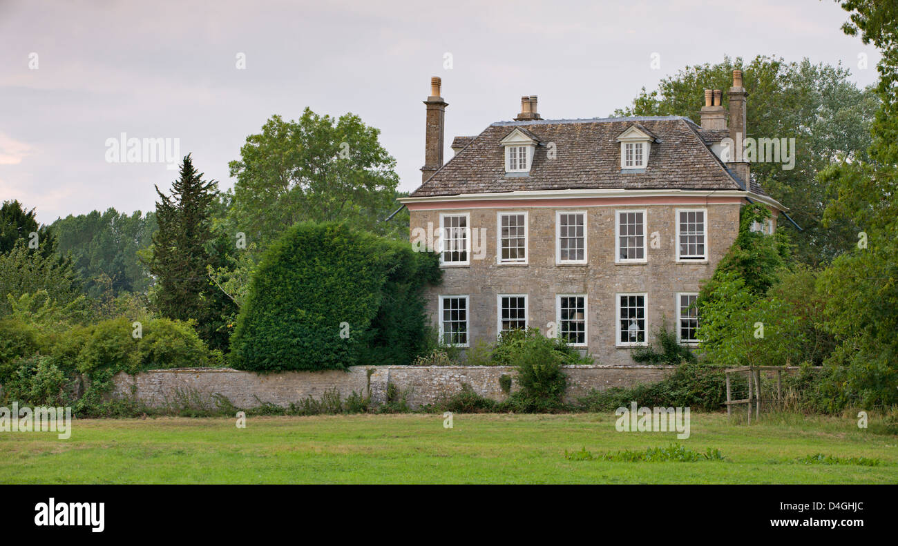 Buscot Herrenhaus an der Themse in den Cotswolds, Oxfordshire, England. Sommer (Juli) 2010. Stockfoto