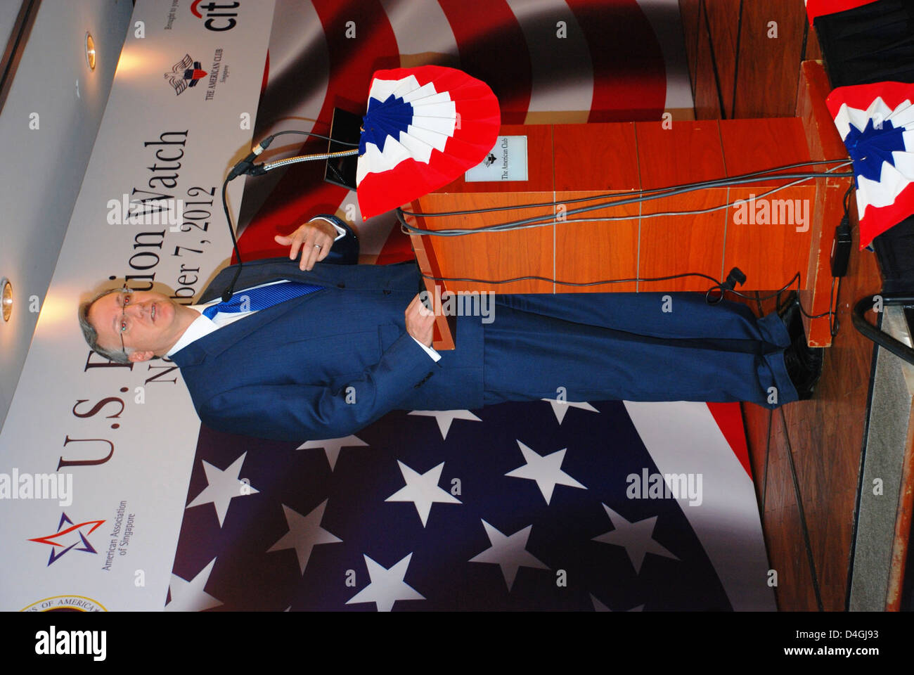 Botschafter Adelman liefert Hinweise bei der Wahl 2012 USA sehen Veranstaltung Stockfoto