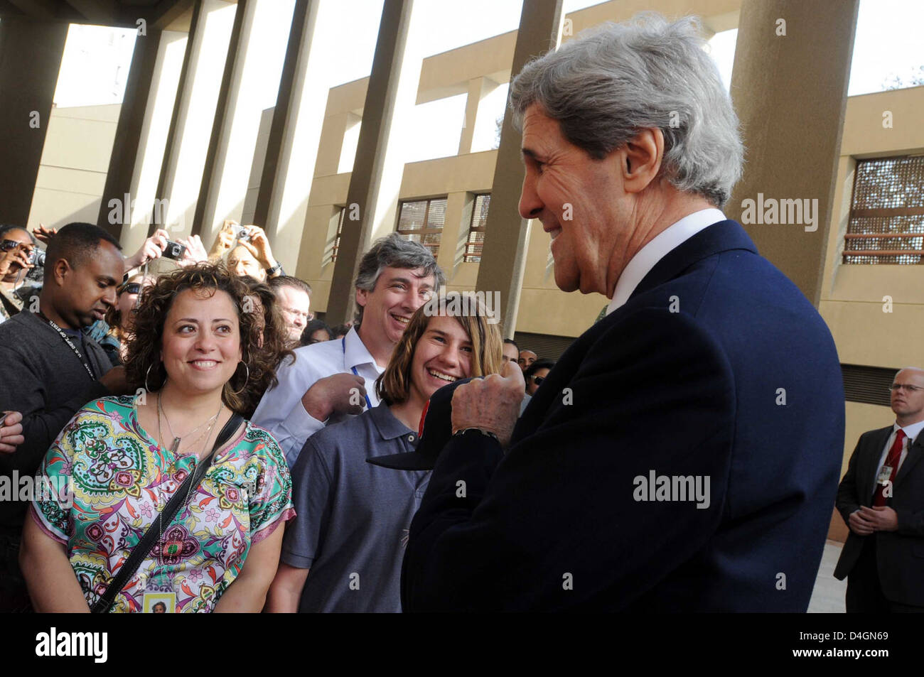 Secretary Kerry trifft Cairo Botschaftspersonal und Familien Stockfoto