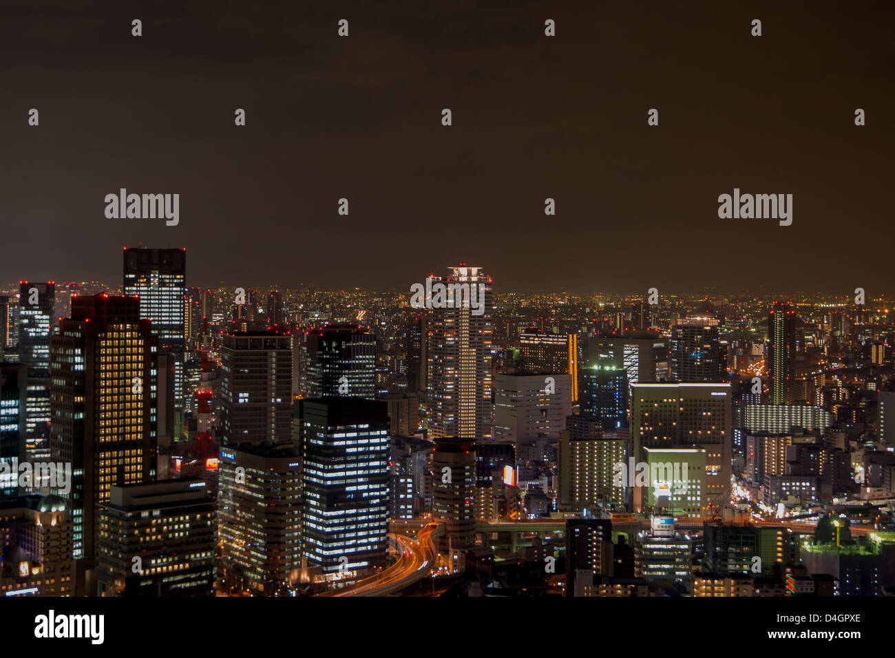 Osaka Skyline bei Nacht von Umeda Sky Building Stockfoto