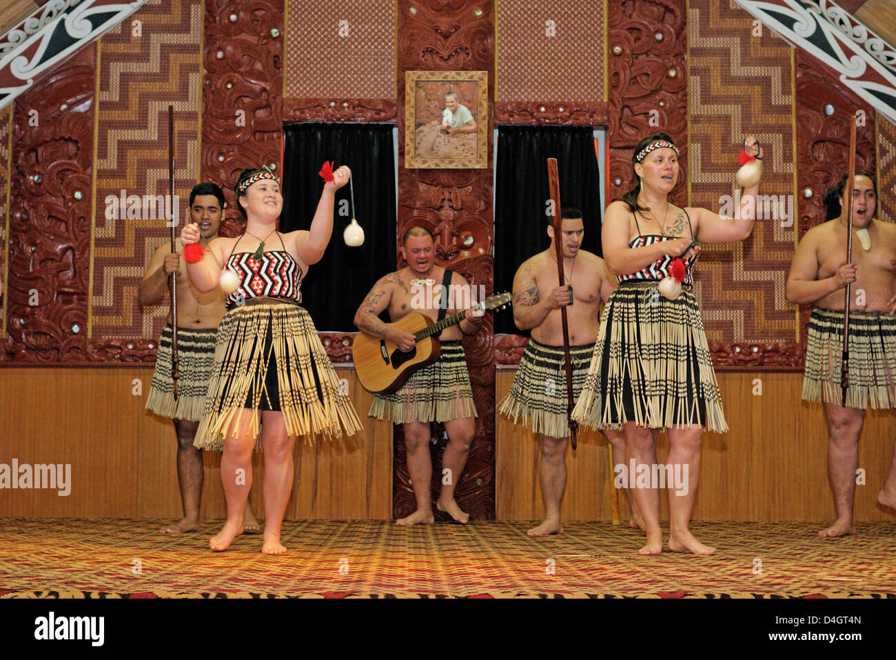 Maori Tanz-Performance, Te Puia, Rotorua, Nordinsel, Neuseeland Stockfoto