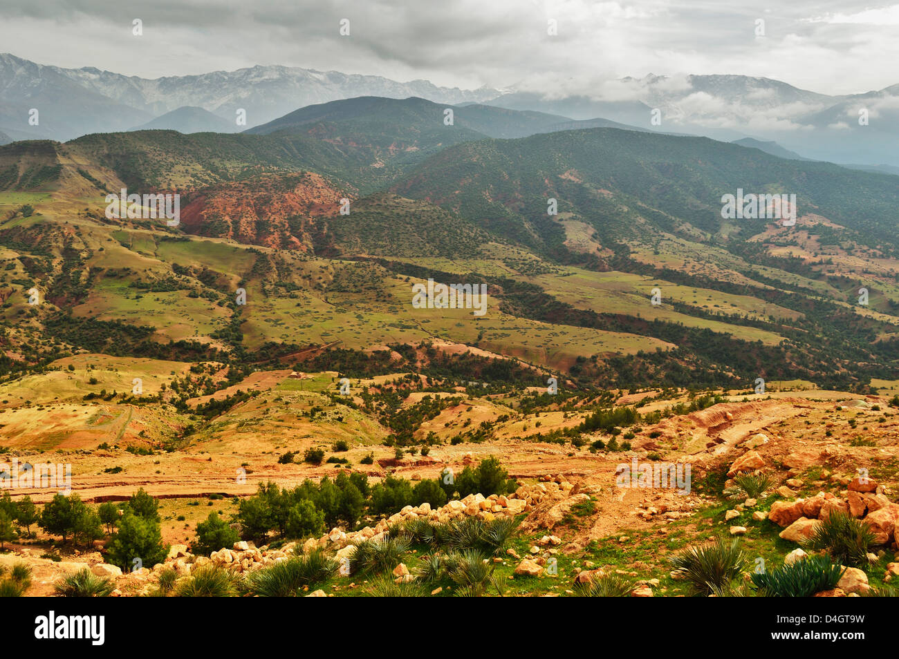 Blick auf Toubkal Berge und Tal Asni, hoher Atlas, Marokko, Nordafrika Stockfoto
