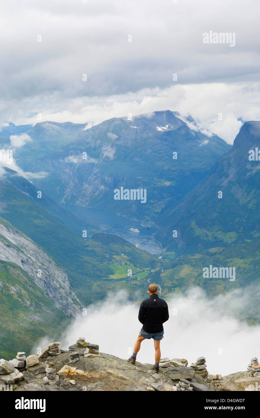 Blick vom Dalsnibba Mountain Aussichtspunkt in der Nähe von Geiranger, mehr Og Romsdal, Norwegen, Skandinavien Stockfoto