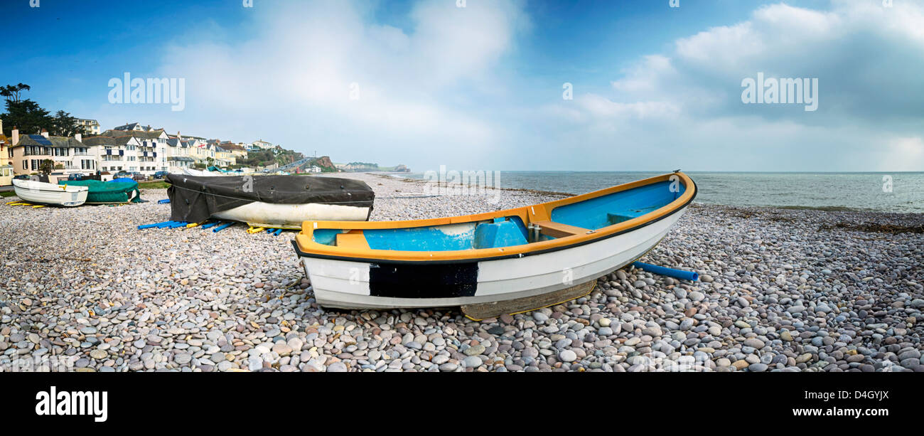 Boote am Strand von Budleigh Salterton in Devon Stockfoto