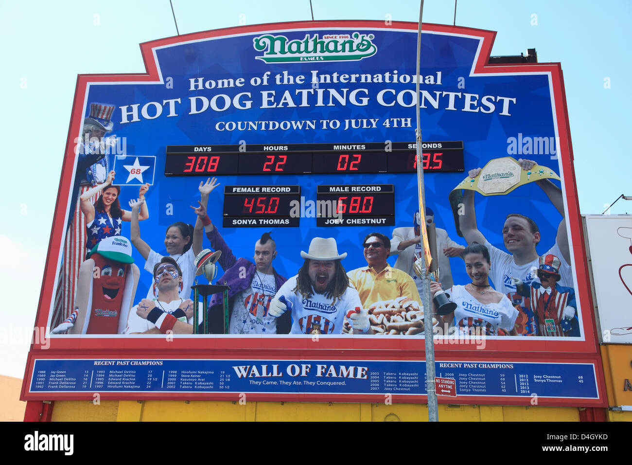 Hot-Dog-Wettessen, Wall of Fame, Nathans berühmt Hotdogs, Coney Island, Brooklyn, New York City, USA Stockfoto