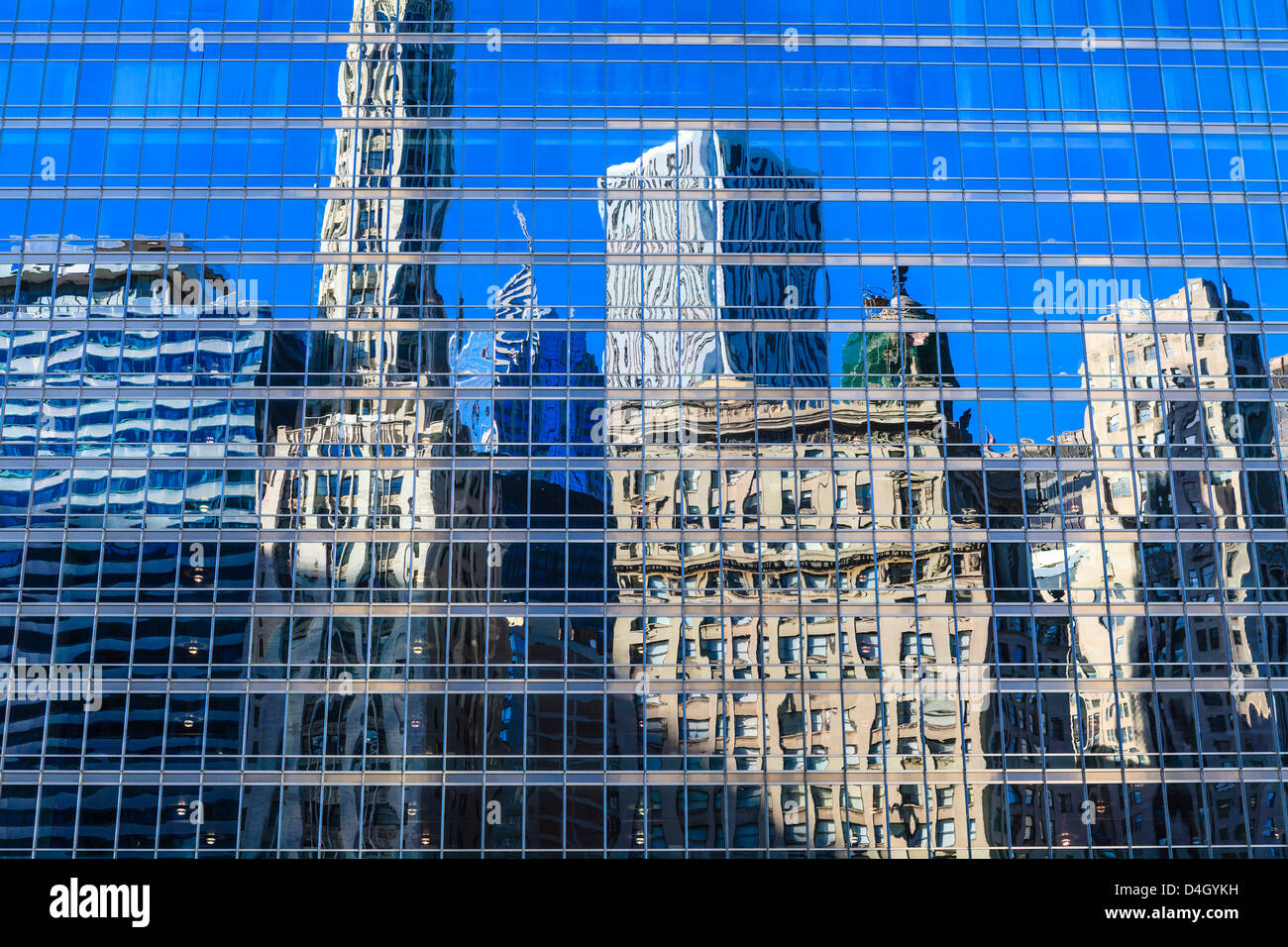 Gebäude auf West Wacker Drive spiegelt sich in den Trump Tower, Chicago, Illinois, USA Stockfoto