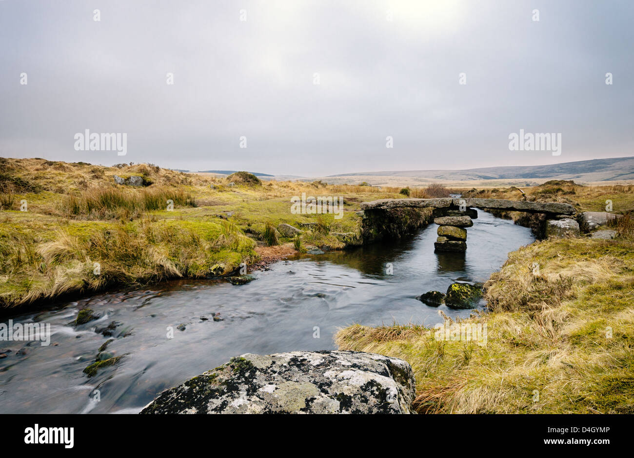 Ein Klöppel Brücke über Walla Bach an Scorhill auf Dartmoor National Park Stockfoto