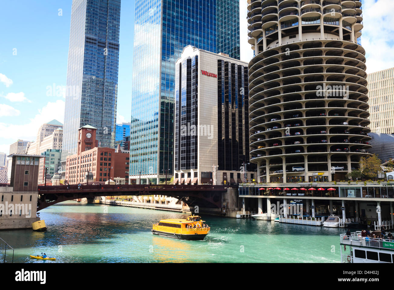 Chicago River und Türme, Chicago, Illinois, USA Stockfoto