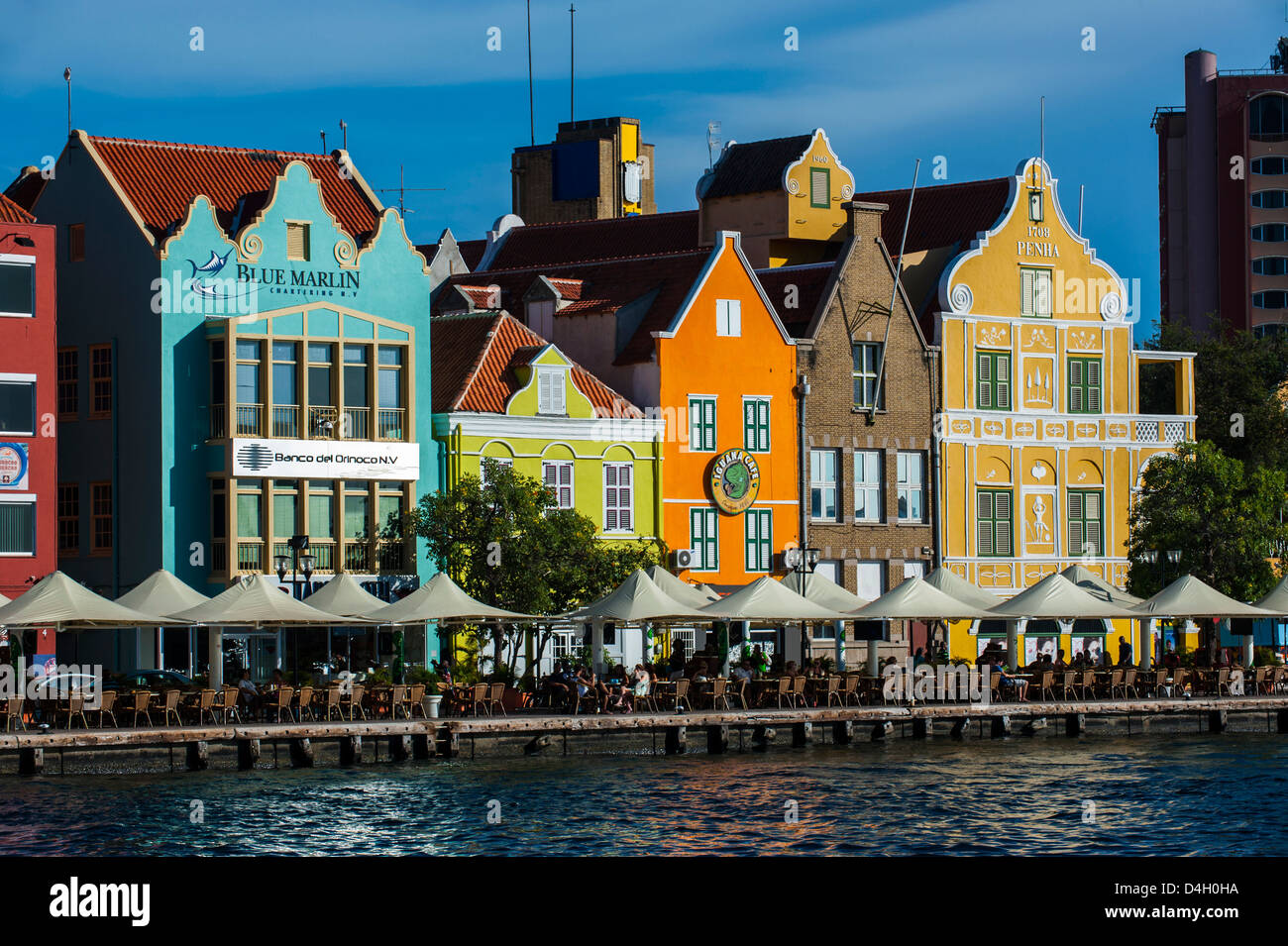 Die niederländische Häuser am Sint Annabaai in Willemstad, UNESCO-Weltkulturerbe, Curacao, ABC Inseln, Karibik Stockfoto