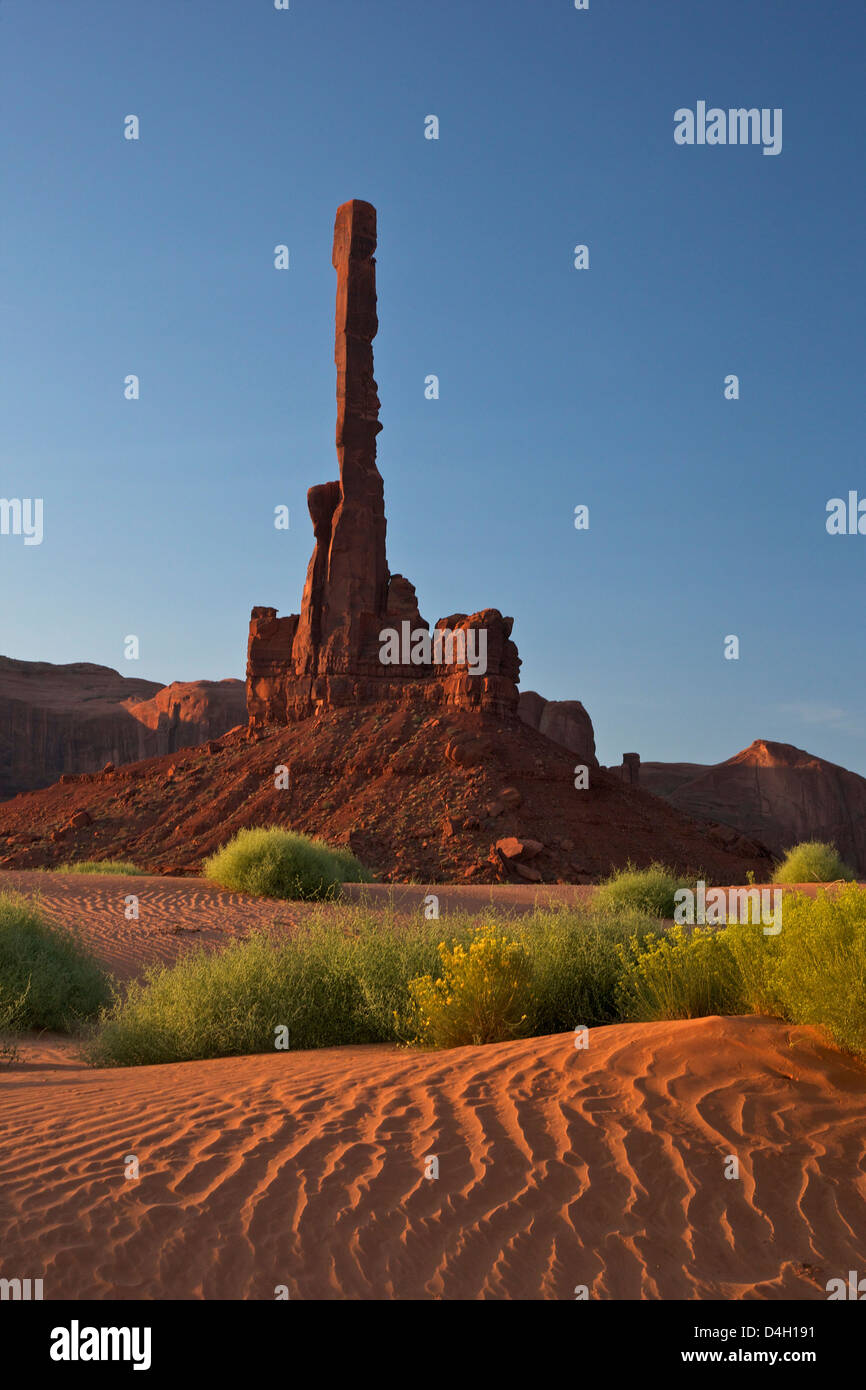Totempfahl in der Morgendämmerung, Monument Valley Navajo Tribal Park, Utah, USA Stockfoto