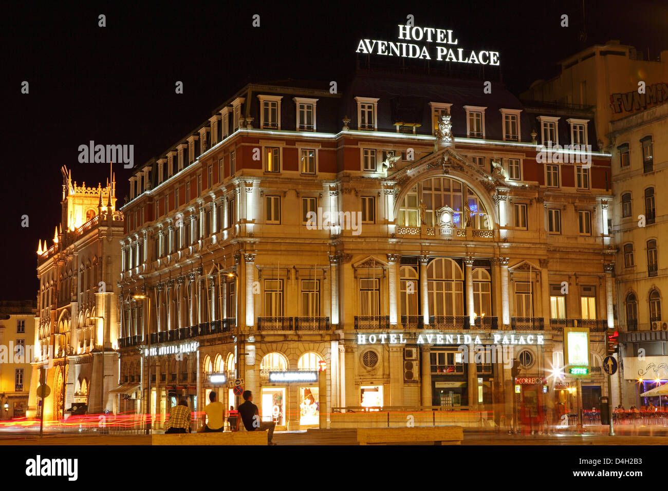 Das Hotel Avenida Palace Nachts Auf Der Avenida De Liberdade In Restauradores Platz Baixa Lissabon Portugal Stockfotografie Alamy