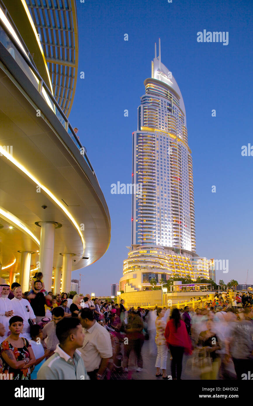 Adresse Hotel und Dubai Mall bei Dämmerung, Dubai, Vereinigte Arabische Emirate, Naher Osten Stockfoto