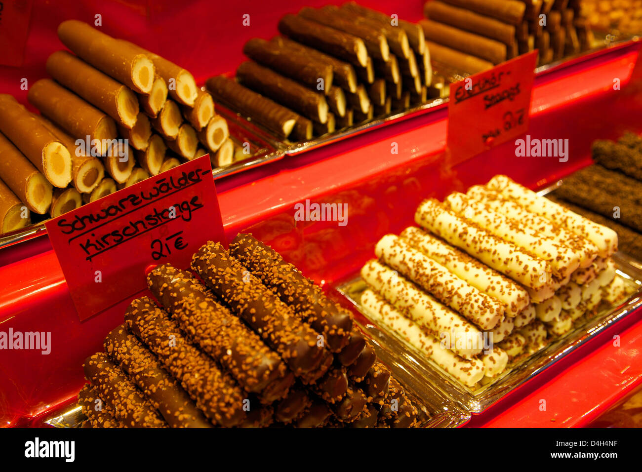 Schokolade Stand auf dem Weihnachtsmarkt, Dortmund, Nordrhein-Westfalen, Deutschland Stockfoto